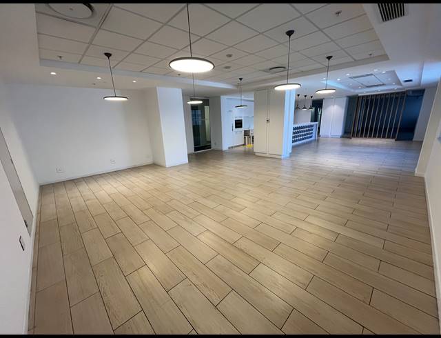 2,051M² OFFICE TO LET IN FORESHORE